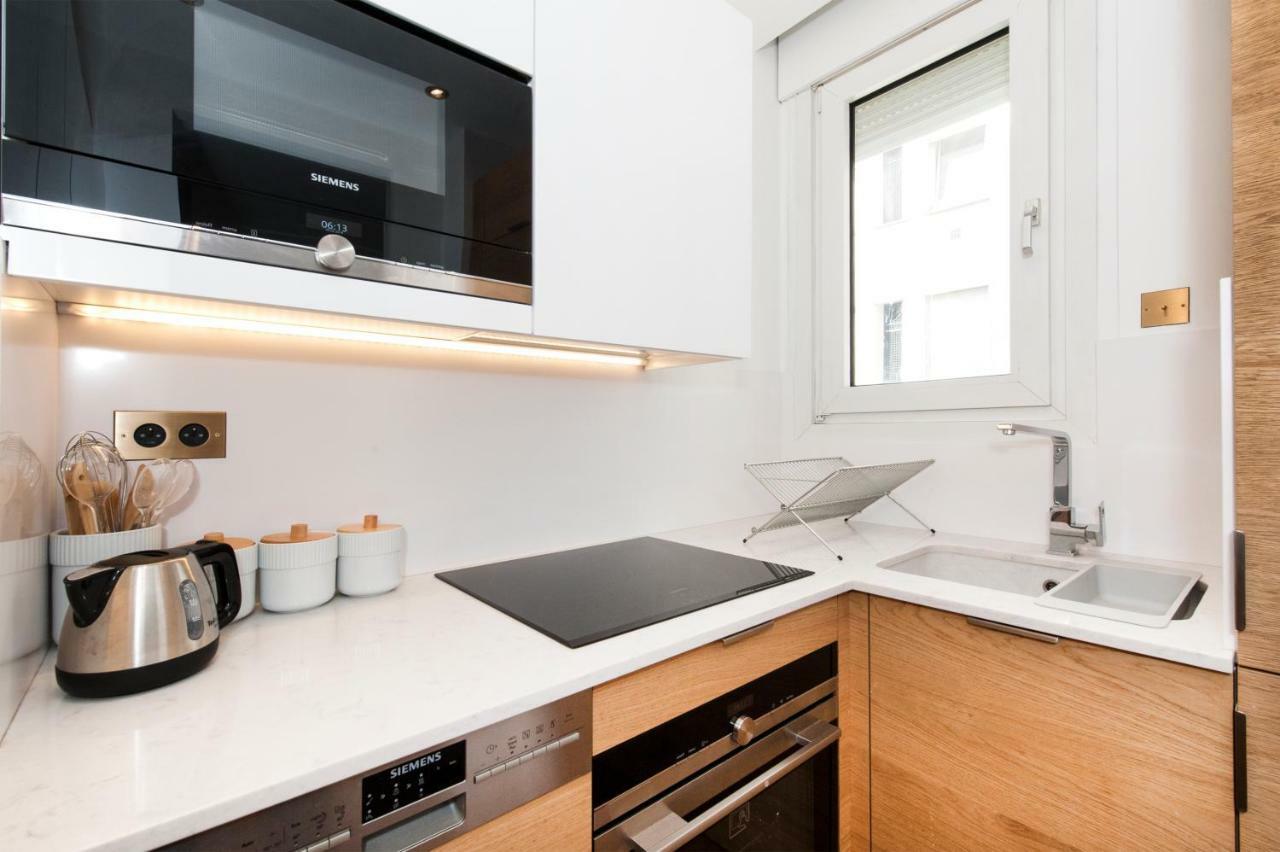 Luxury Montaigne Apartment Paris Eksteriør bilde